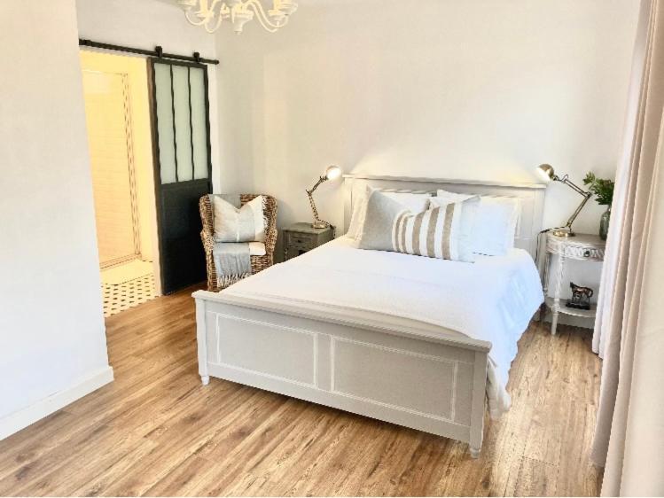 Stunning Bedroom Overlooking The Charente Bourg-Charente Dış mekan fotoğraf